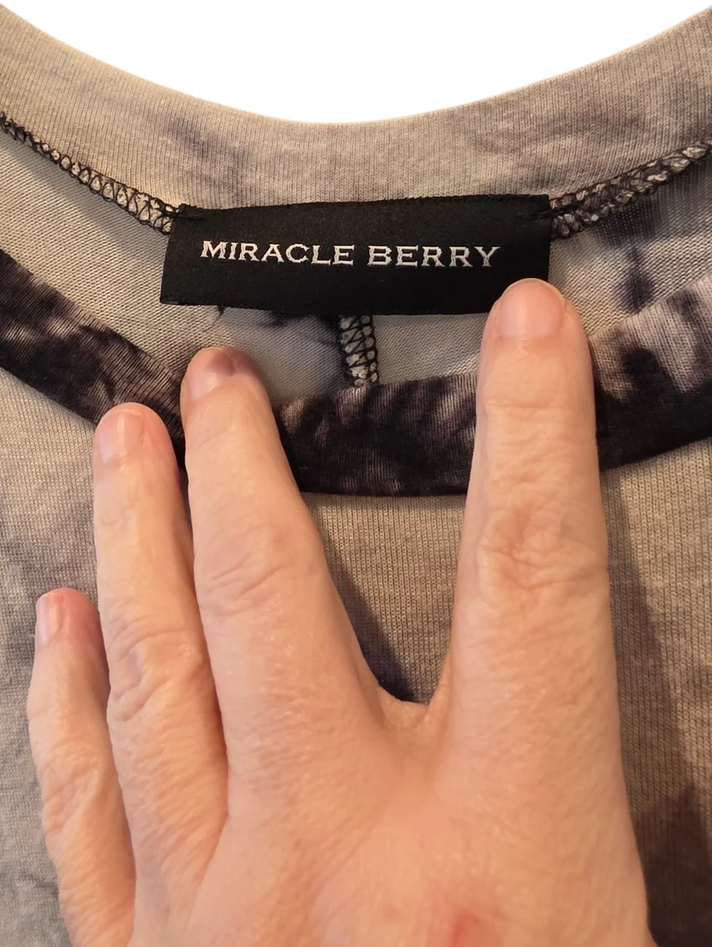Miracle Berry White And Black Tie Dye Hi-Lo Tunic Size X-Large - Picture 2 of 8